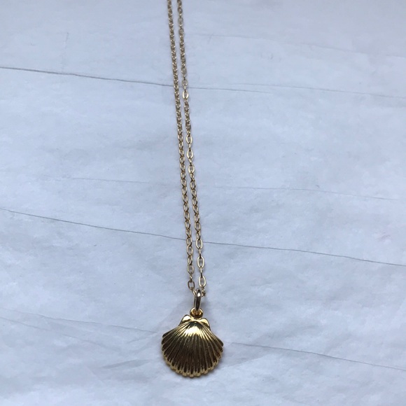 M Lee Gold Seashell necklace - Picture 2 of 5